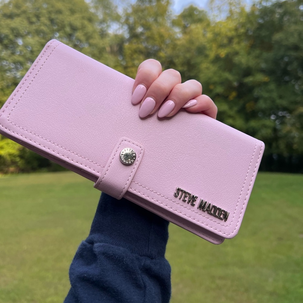 Steve Madden baby pink wallet